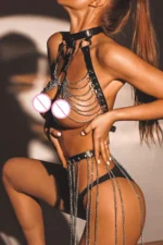 fantezi-ic-giyim-siyah-deri-harness